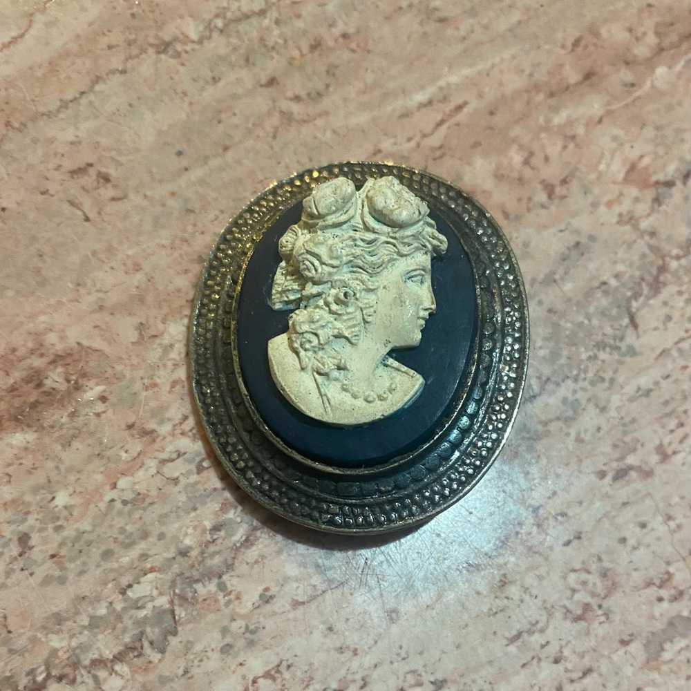 Mosaic pin broach